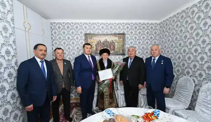 Глава региона поздравил ветерана (2)