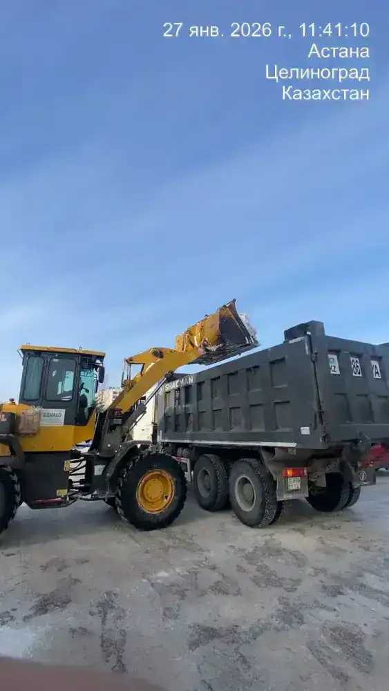 Более тысячи единиц спецтехники задействовано в снегоуборочных работах в Астане (2)