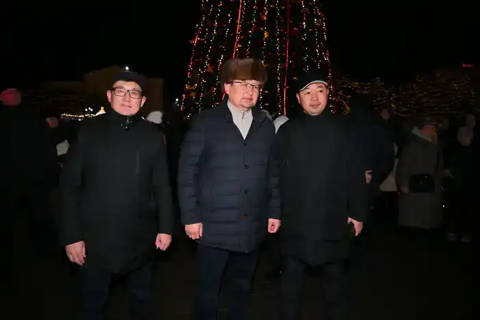 Аким области посетил праздничное мероприятие, посвященное Новому году (10)