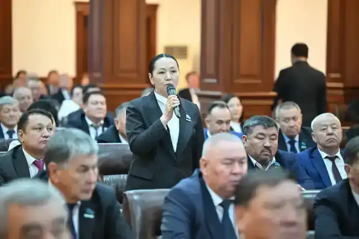 Председатель Сената Маулен Ашимбаев встретился с депутатами Маслихата и общественными деятелями (2)