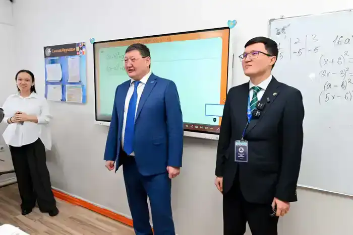 Аким области посетил лицей для одаренных детей в Семее (3)