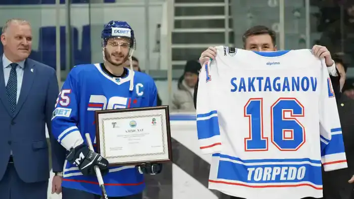 Аким ВКО наградил хоккеистов команды «Торпедо» (6)