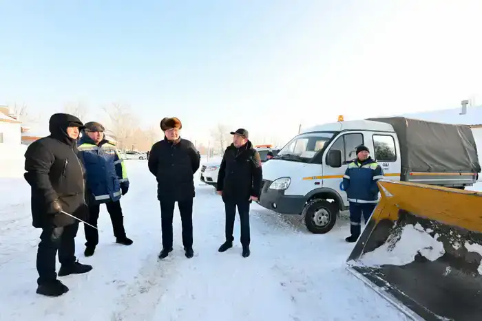 Аким области ознакомился с работой дорожного эксплуатационного участка в Бескарагайском районе (4)