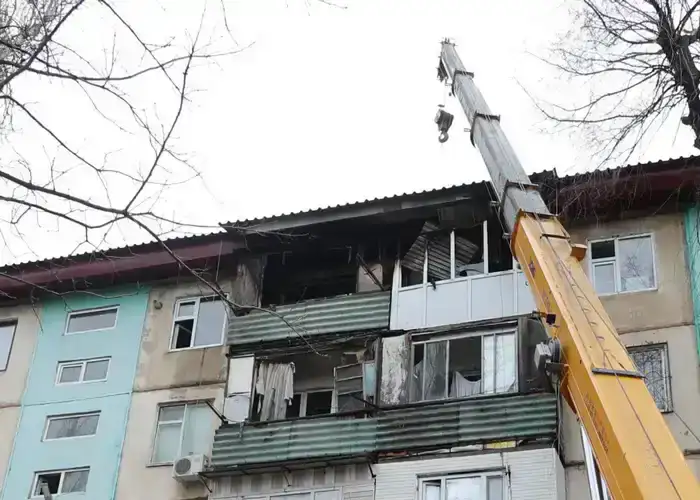 Ербол Карашукеев проинспектировал работы по ликвидации последствий пожара в Таразе (2)