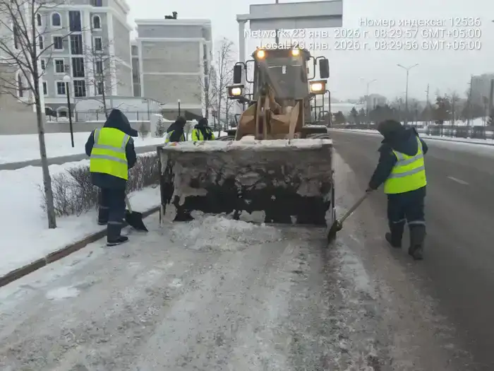 Астана: более 1300 единиц техники очищают снег