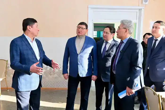 Аким области посетил Глуховскую среднюю школу в Бескарагае (5)