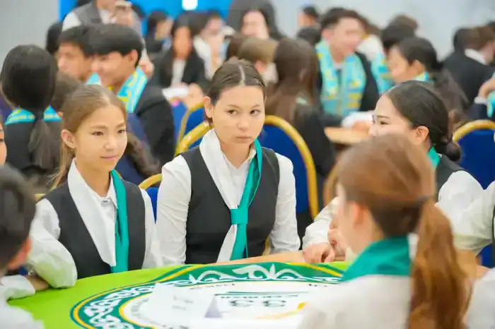 «Закон и порядок»: конкурс по правовой грамотности провели среди столичных школьников (7)