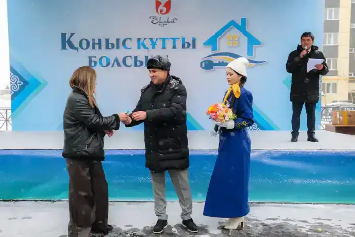 В ШЫМКЕНТЕ 46 СЕМЕЙ ПОЛУЧИЛИ КЛЮЧИ ОТ НОВЫХ КВАРТИР (7)