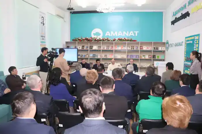 В Усть-Каменогорске встреча депутата Ерлана Саирова с интеллигенцией: влияние на социально-экономические реформы