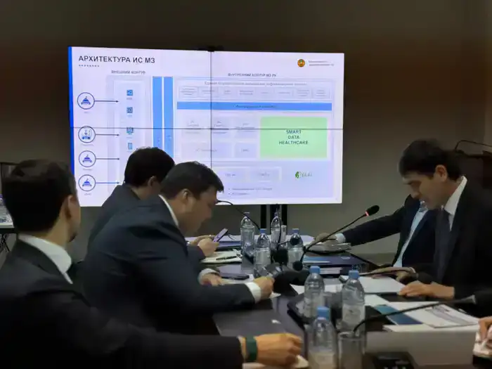 В рамках реализации поручений Главы государства и мероприятий Года цифровизации и IT Заместитель Премьер-министра — министр искусственного интеллекта и цифрового развития Жаслан Мадиев провёл рабочее совещание, посвященное цифровой трансформации системы здравоохранения (3)