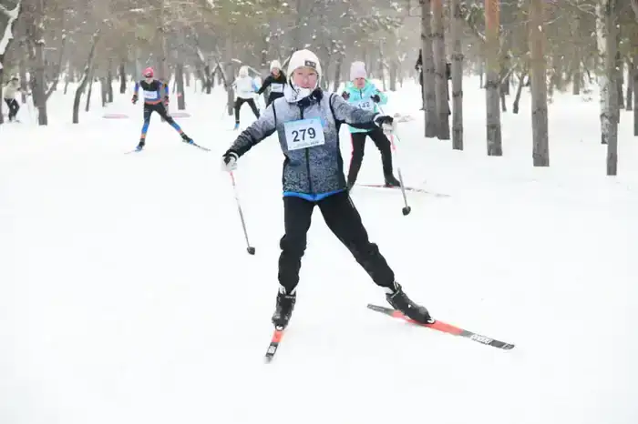 Развитие массового спорта: в Астане прошли масштабные соревнования по лыжным гонкам (3)