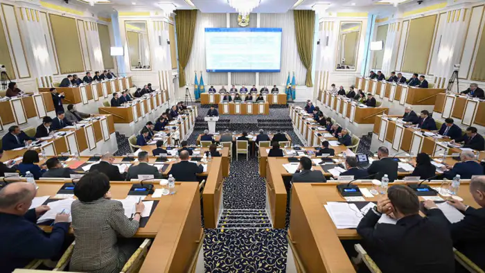 Новый Парламент Казахстана: механизмы формирования от Айдоса Сарым в Алматы