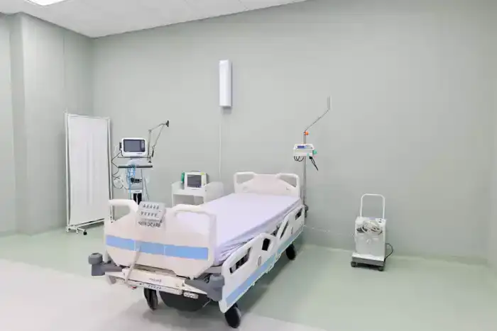 Аким области посетил нефрологический центр в Семее (8)