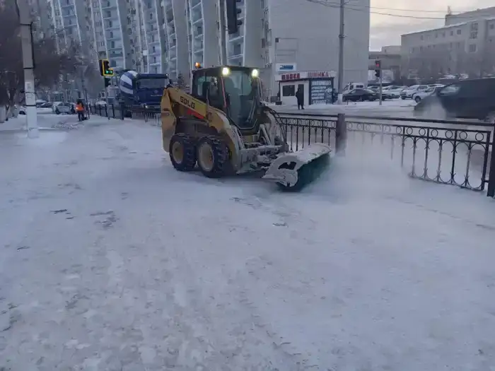 Более 1,2 тысячи единиц спецтехники задействуют в уборке снега в Астане (4)