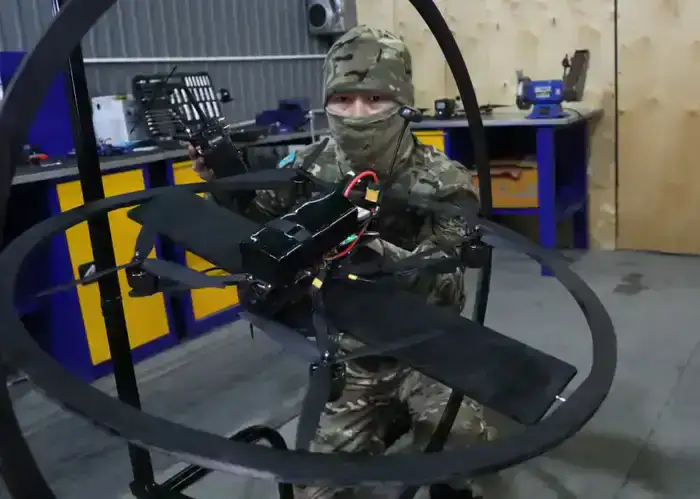 Более 100 дронов за месяц: в Десантно-штурмовых войсках развивают производство БПЛА (4)