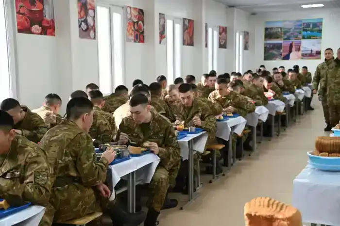 Дисциплина и быт: замминистра проверил войсковые части Карагандинского гарнизона (2)