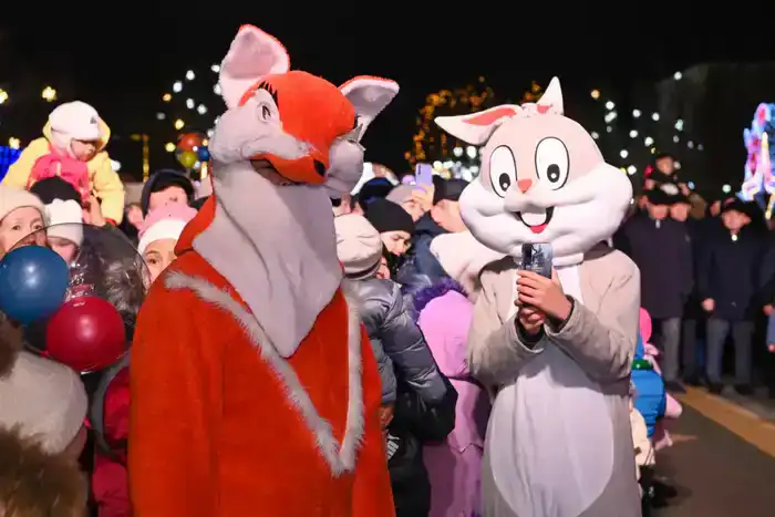 Глава региона поздравил жителей и гостей города с праздником (9)