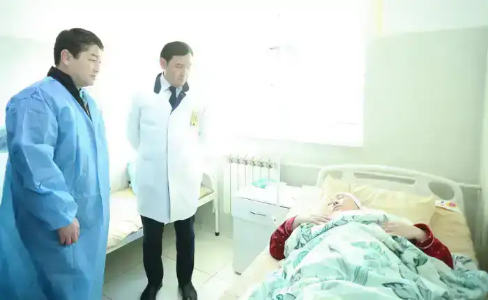 Аким Мангистауской области ознакомился с состоянием пострадавших в дорожно-транспортном происшествии в Бейнеуском районе (7)