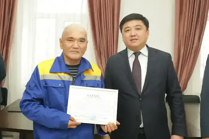 Награждены работники коммунальных учреждений (7)