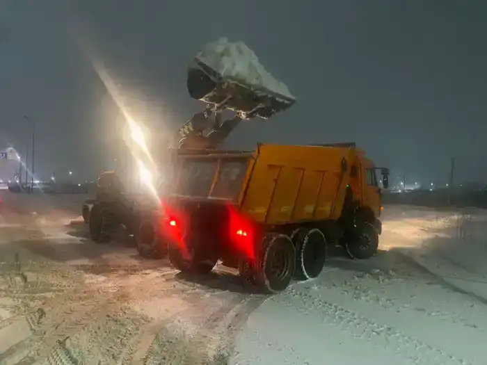 Более 3 000 дорожных рабочих и около 2 000 единиц спецтехники заняты в снегоуборочных работах в Астане (5)