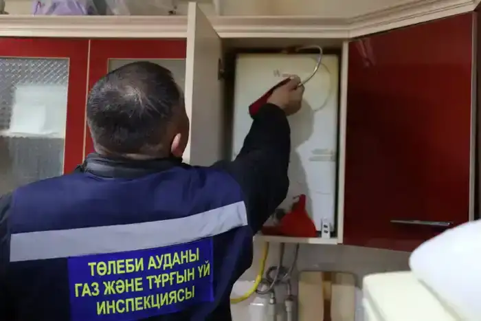 ТУРКЕСТАН: В ТОЛЕБИЙСКОМ РАЙОНЕ ПРОВЕРИЛИ ПОЖАРНУЮ БЕЗОПАСНОСТЬ МНОГОЭТАЖЕК (2)