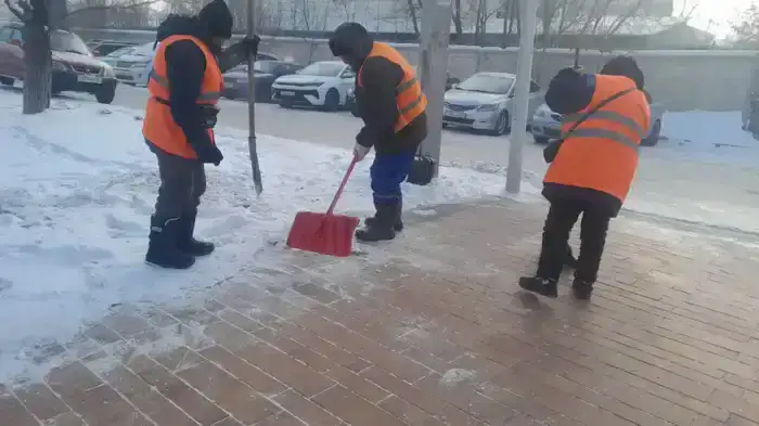 Более 1,2 тысячи единиц спецтехники задействуют в уборке снега в Астане (10)