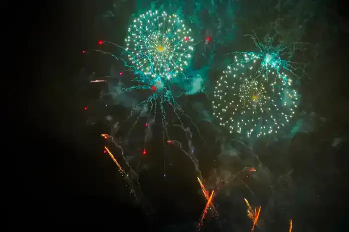 Новогодние салюты в Астане запустили в двух местах (8)