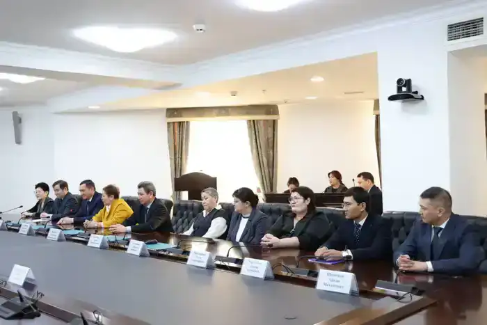 В Высшем Судебном Совете поздравили Баймолдину Зауреш Хамитовну с 70-летним юбилеем (4)