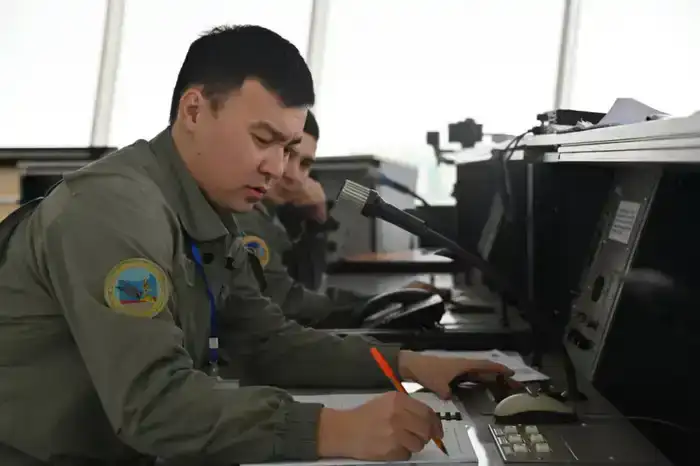 Более 12 тысяч часов налета: военные летчики начали учебно-тренировочные полеты (6)