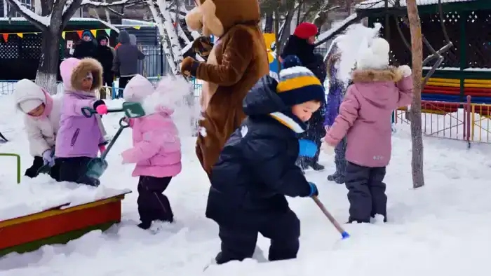 «Снежный десант»: столичные школьники провели общегородскую волонтерскую эстафету (6)
