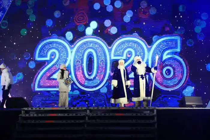 Актюбинцы массово и ярко встретили Новый год на главной площади города (10)