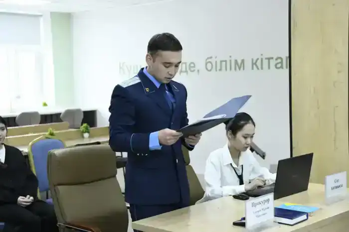 «Закон и порядок»: судебное заседание инсценировали в столичной школе для учащихся (6)