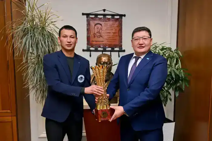 Аким области встретился с генеральным директором ФК «Семей» (2)