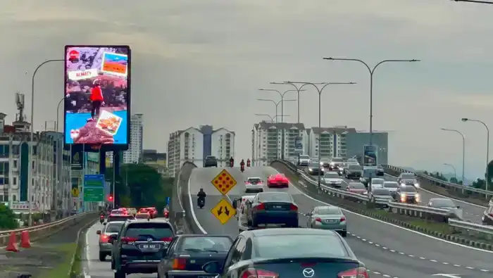 Рекламные щиты Алматы появились в Сингапуре и Куала-Лумпуре, привлекая внимание туристов