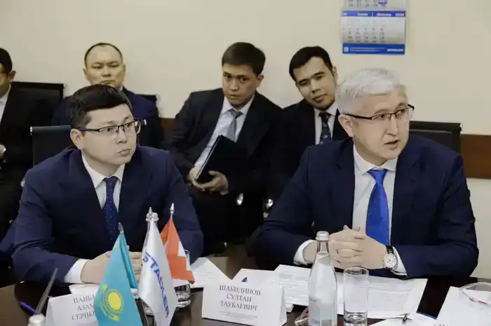 Депутаты Сената и представители профильных министерств ознакомились с производством пассажирских вагонов в Астане