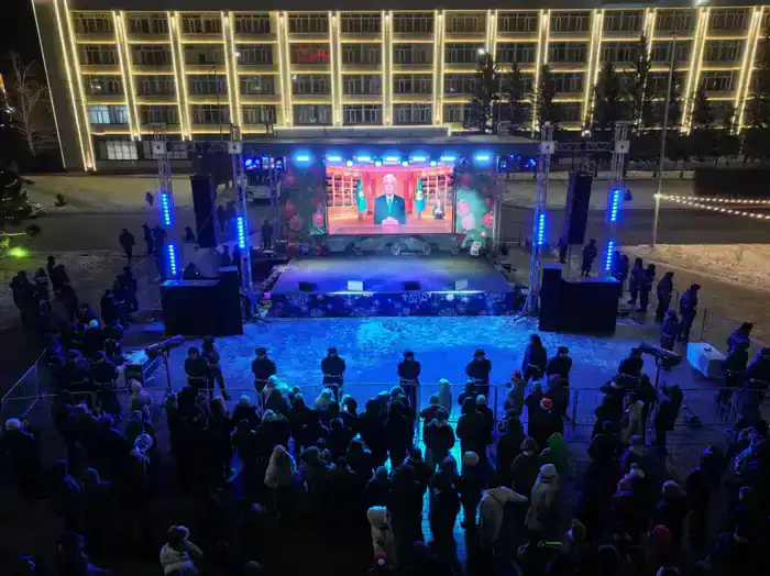 Аким области посетил праздничное мероприятие, посвященное Новому году (2)