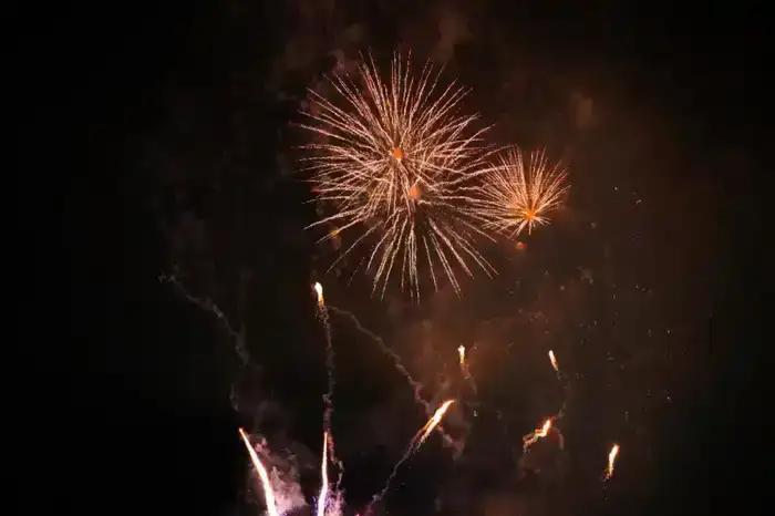 Новогодние салюты в Астане запустили в двух местах (9)