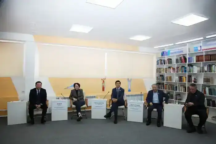 Депутаты Мажилиса обсудили реформы и социальные инициативы с учёными Караганды (7)