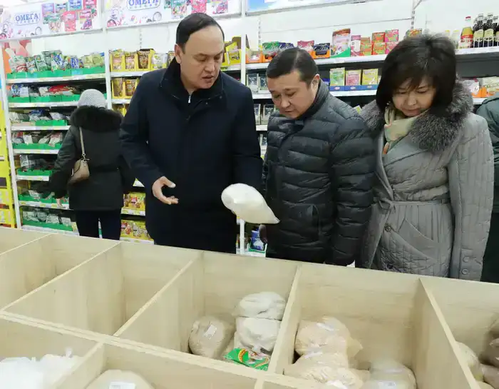 Ербол Карашукеев проверил цены в торговых сетях (4)