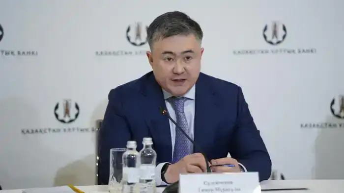 Председатель Национального банка Тимур Сулейменов попросил "закрыть тему" девальвации тенге до 1500 за доллар, ответив на соответствующий вопрос на пресс-конференции.