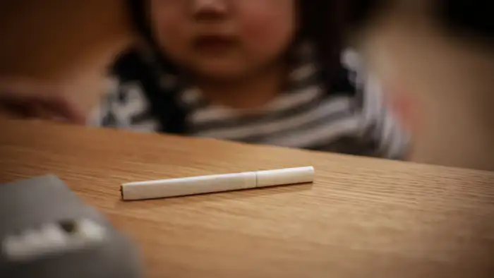 В Казахстане разъяснили информацию о штрафах за курение и распитие алкоголя при детях