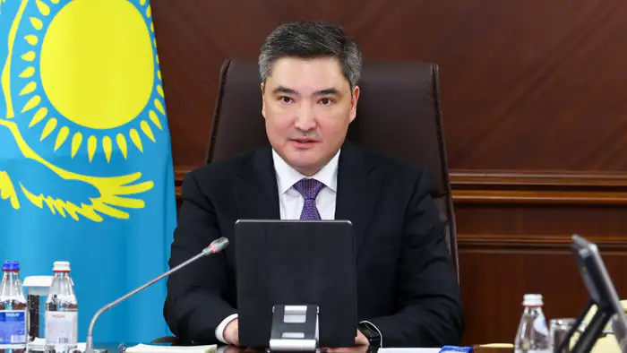 На V заседании Национального курултая Президент Казахстана Касым-Жомарт Токаев выступил с жёсткими требованиями к министрам и акимам. Он подчеркнул необходимость предоставления конкретных результатов работы от каждого ответственного лица. Токаев акцентиро