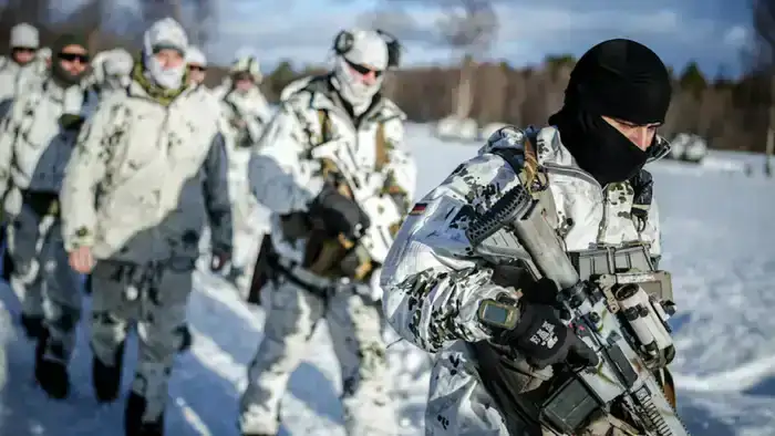 Группа из 15 военных бундесвера, прибывшая в Гренландию 16 января в рамках разведывательной миссии НАТО по приглашению Дании, спешно покинула остров на фоне угроз Трампа.