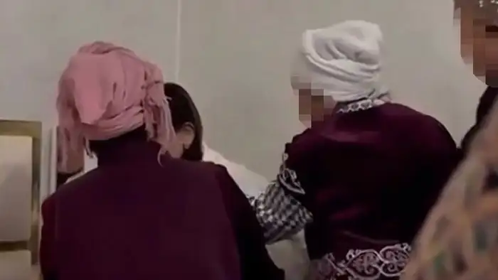 В Шымкенте начато расследование по делу о похищении и изнасиловании несовершеннолетней, о котором сообщила девушка. Информация о происшествии быстро распространилась в социальных сетях.