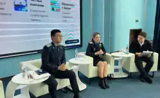 Школьники Астаны обсуждают юридическую профессию с прокурорами в рамках профориентации