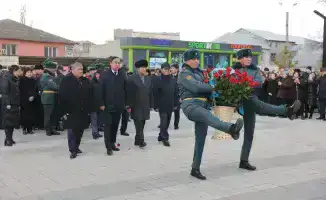 Церемония памяти Динмухамеда Кунаева в Таразе 114 лет со дня рождения