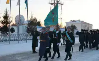 Солдаты поднимают знамя чести: в Астане присягу приняли более 700 защитников