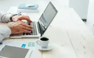 Избыточное предложение вакансий в 2025 году на ЭБТ: возможные последствия для рынка труда