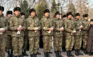 Церемония возложения цветов к памятнику Динмухамеда Кунаева в Алматы: дань уважения исторической личности и вдохновение для будущих поколений