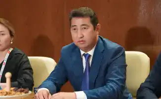 Министр сельского хозяйства Казахстана Айдарбек Сапаров обсуждает экспортные возможности с бизнесом ОАЭ на выставке Gulfood 2026